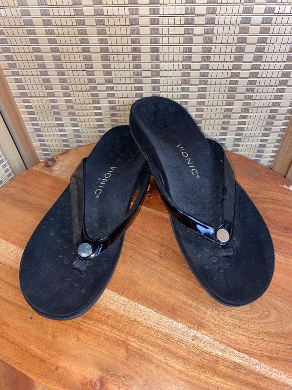 Vionic Mona Woman’s 9 Orthopedic Support Patent Leather Sandals